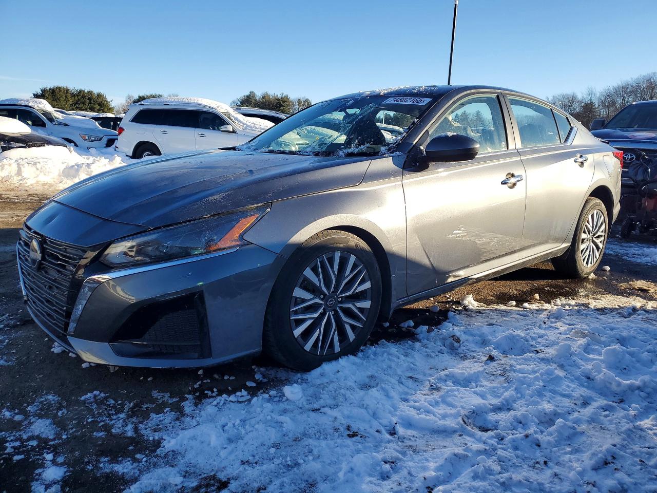 Salvage Nissan Altima Image