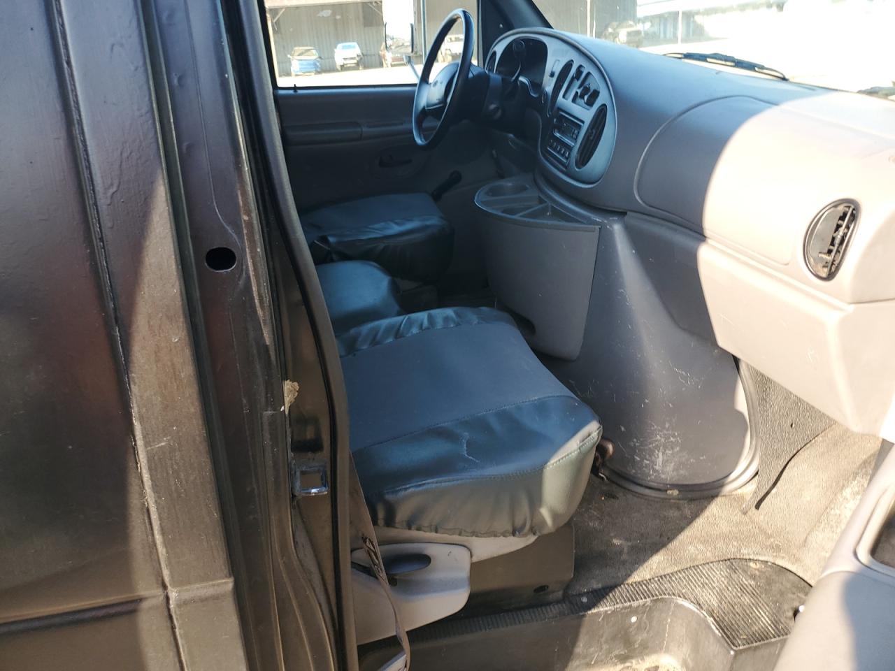 Ford Econoline E350 Super Duty Cutaway Van