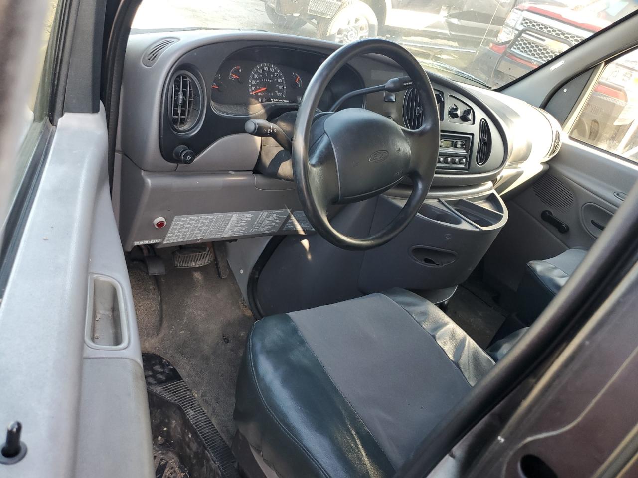 Ford Econoline E350 Super Duty Cutaway Van