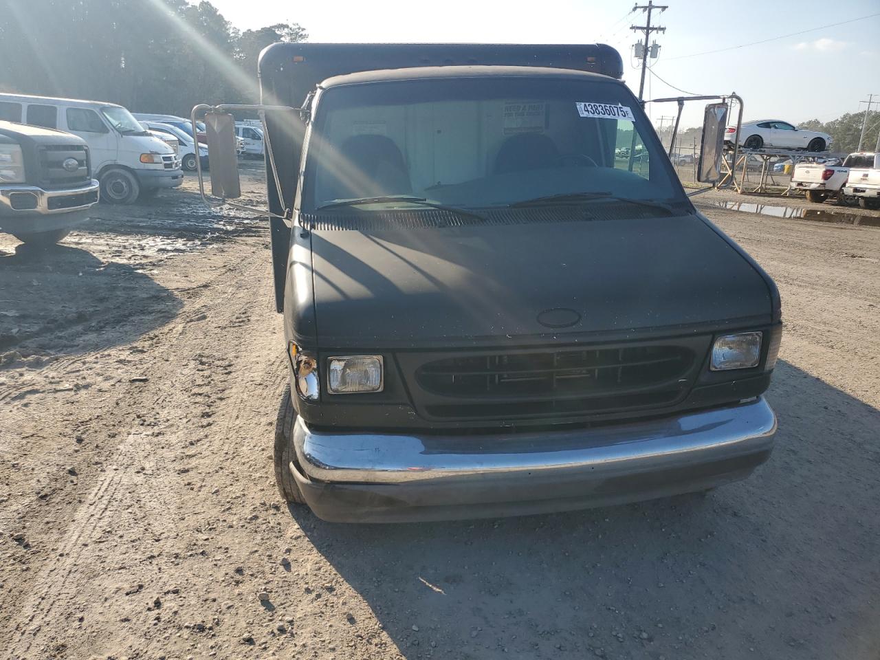 Ford Econoline E350 Super Duty Cutaway Van