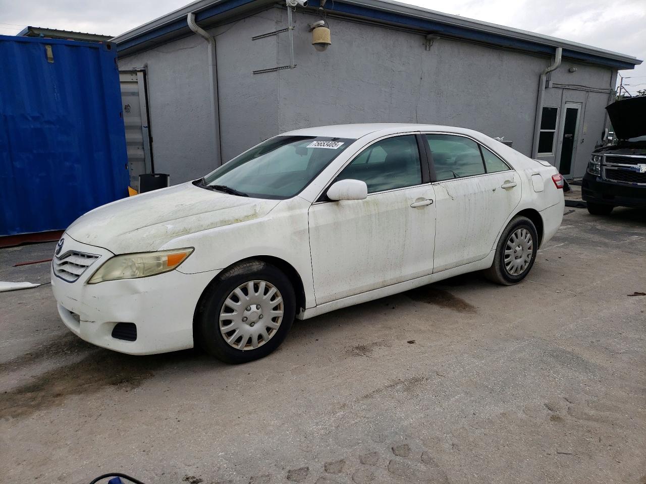 Salvage Toyota Camry Image