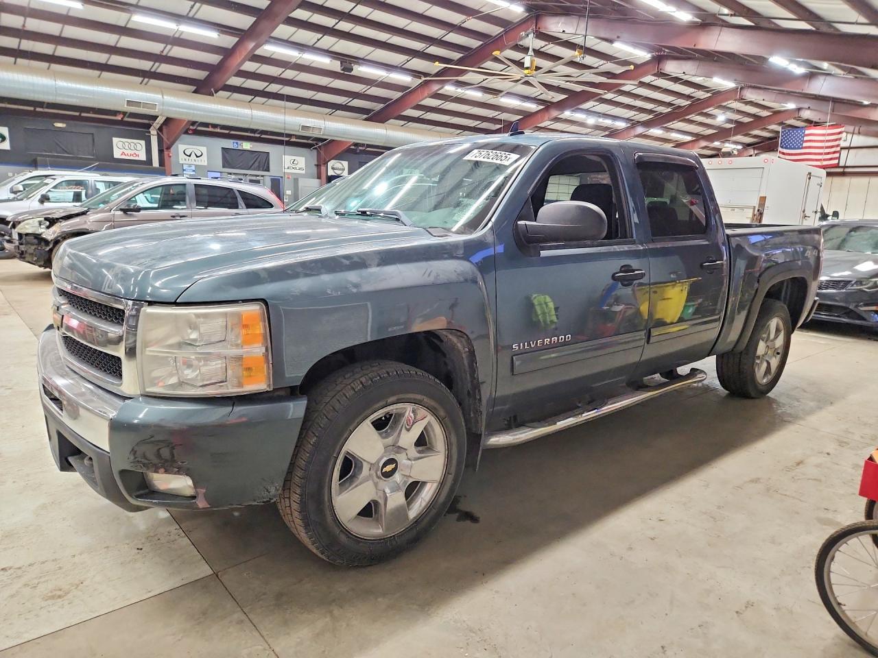 Salvage Chevrolet Silverado Image