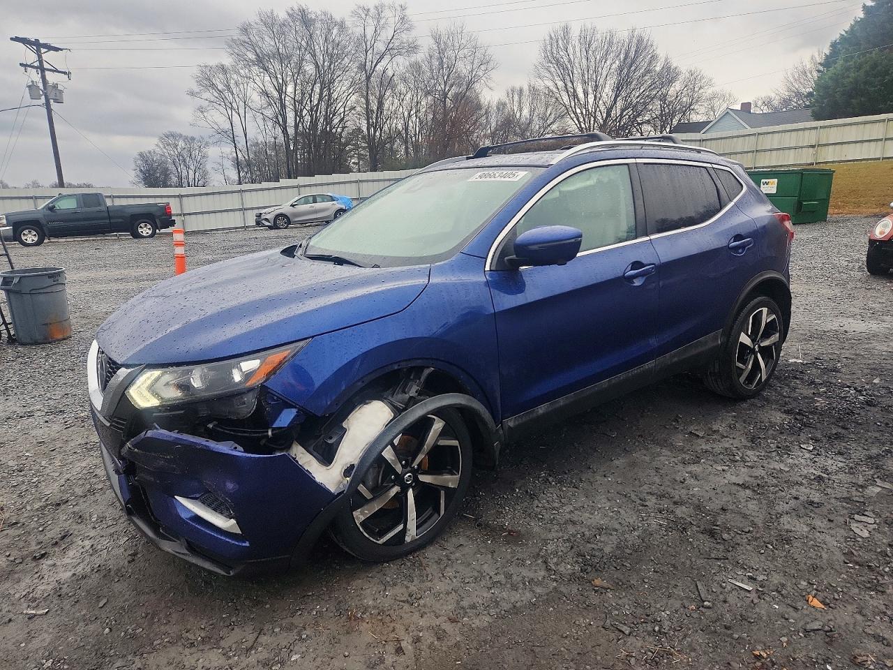 Salvage Nissan Rogue Image