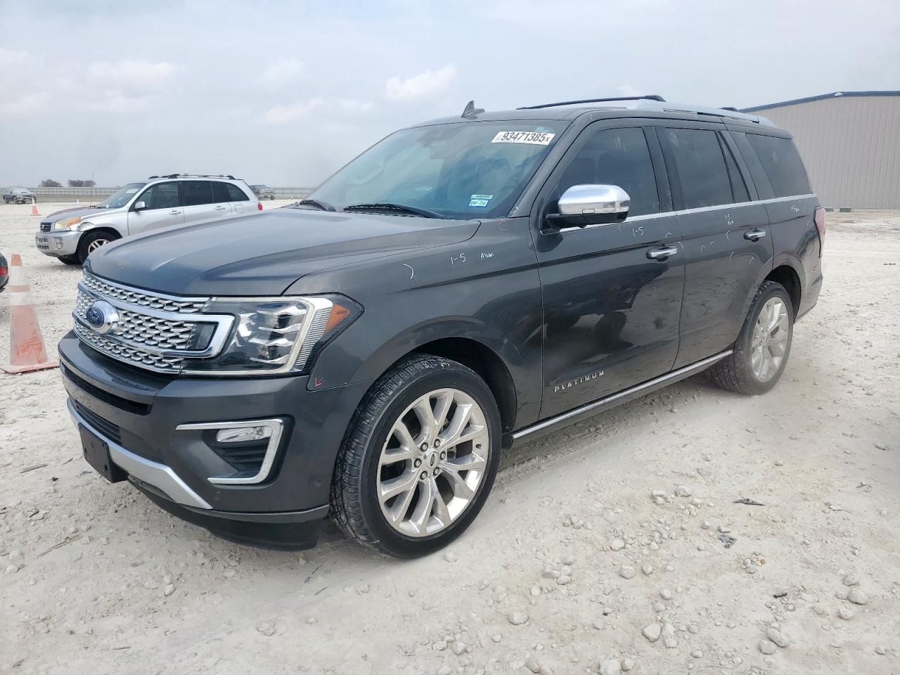 Salvage Ford Expedition Image