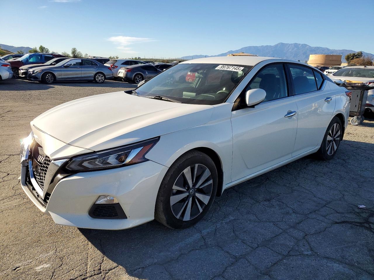 Salvage Nissan Altima Image
