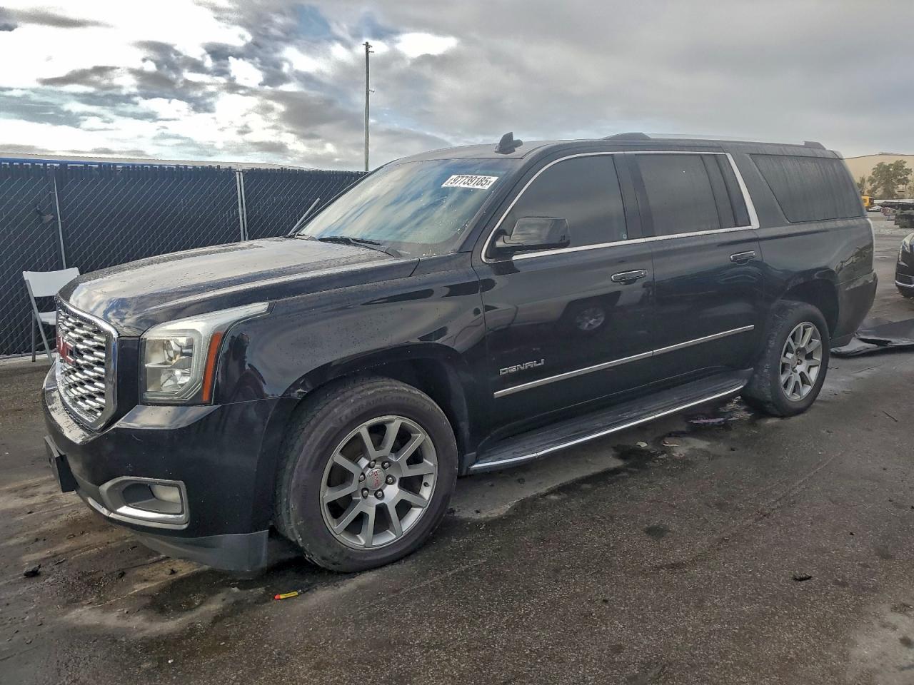 Salvage GMC Yukon Image