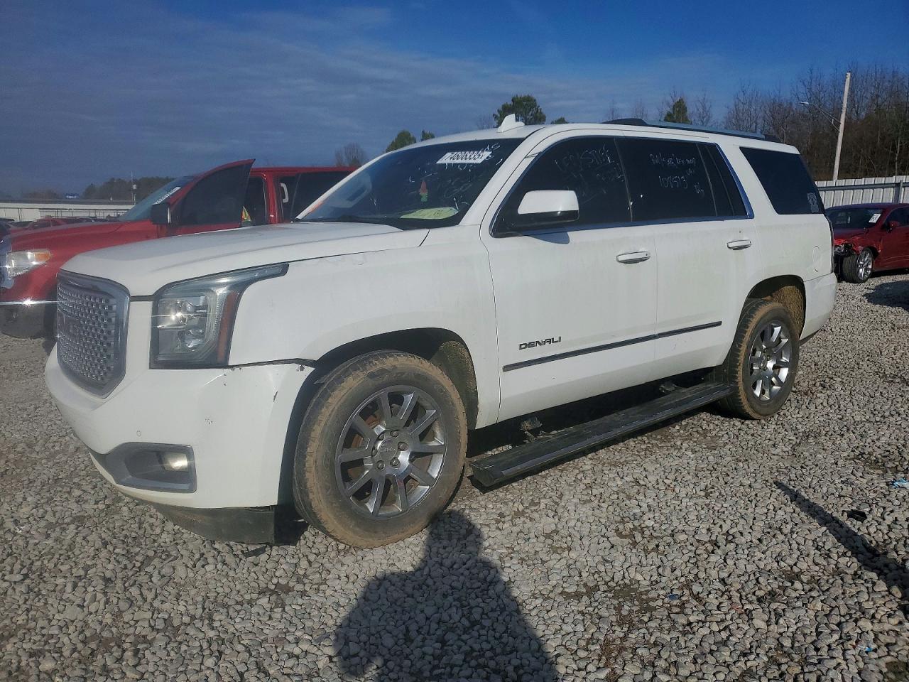 Salvage GMC Yukon Image