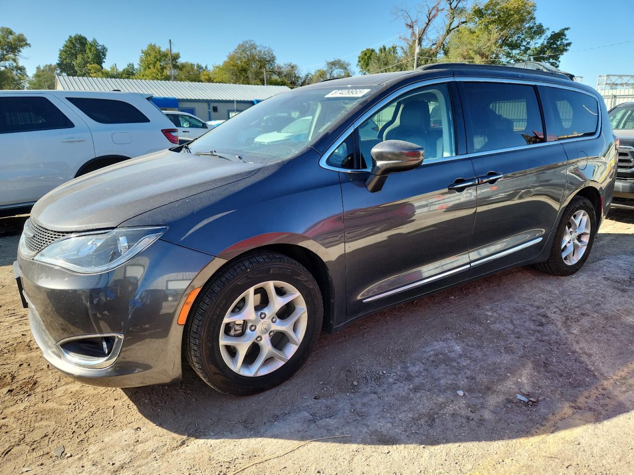 Salvage Chrysler Pacifica Image