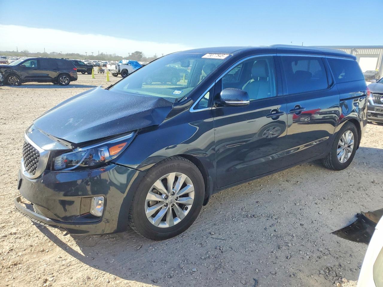 Salvage Kia Sedona Image