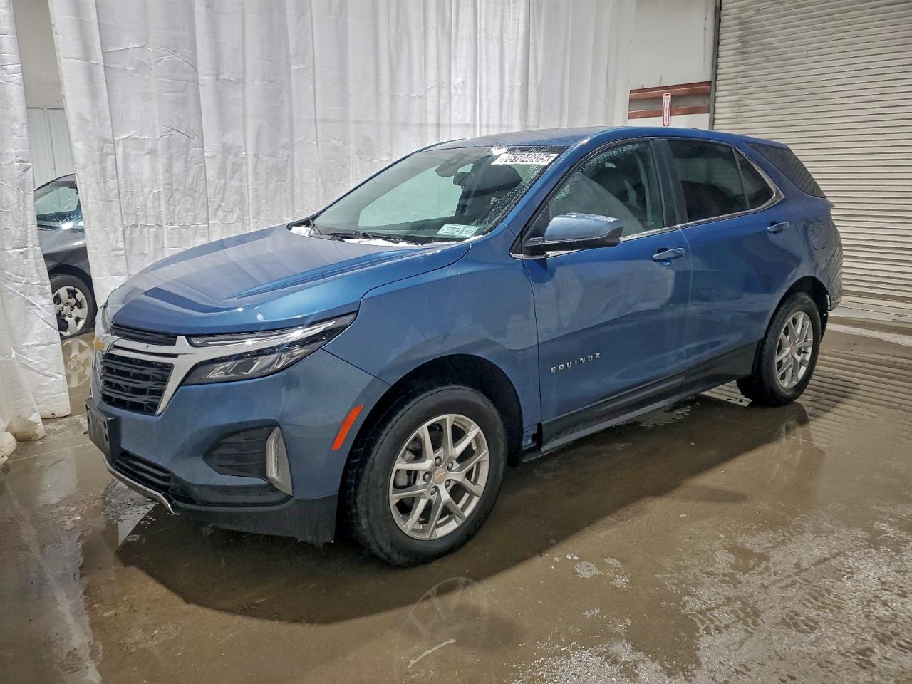 Salvage Chevrolet Equinox Image