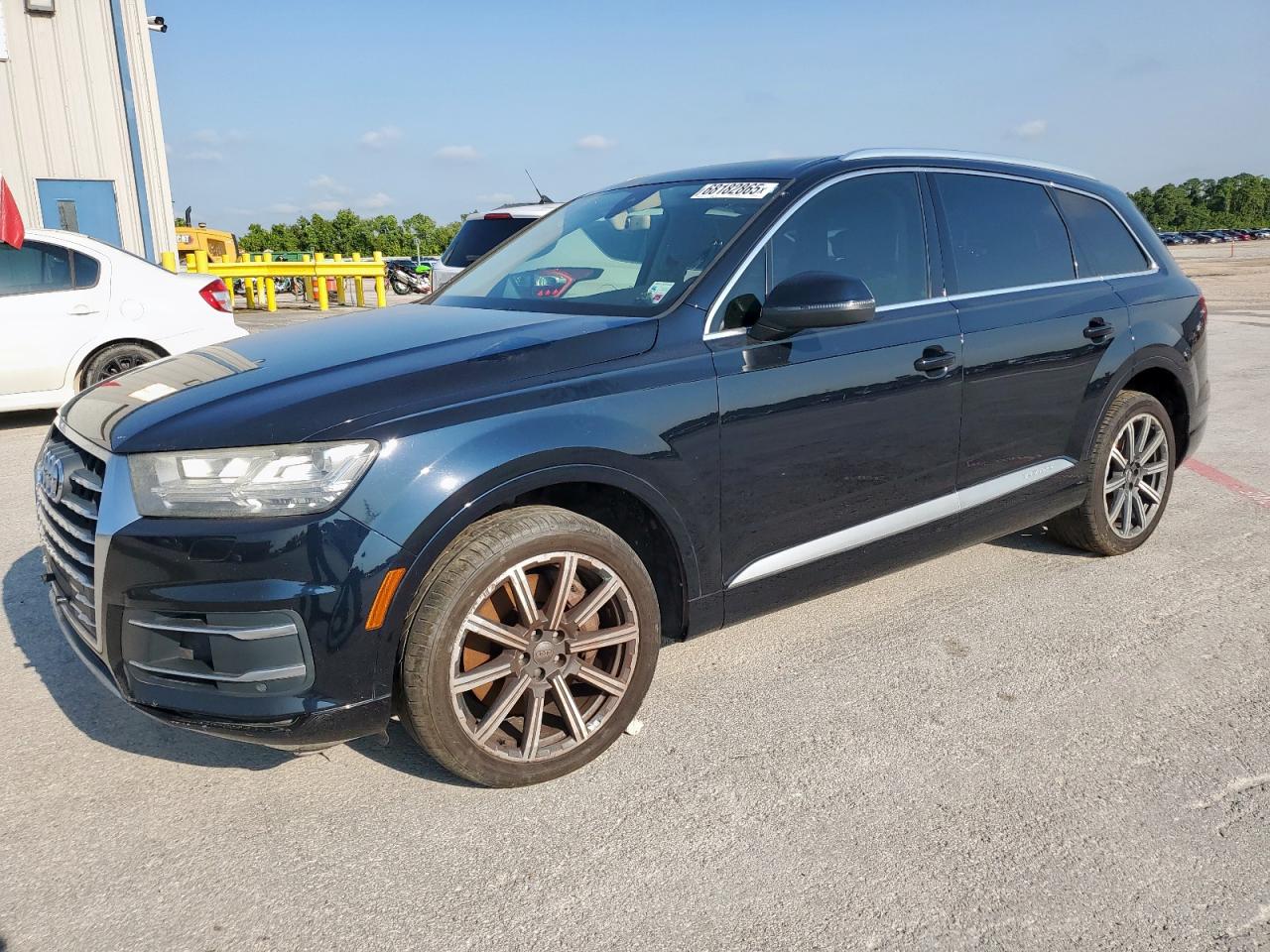 Salvage Audi Q7 Image