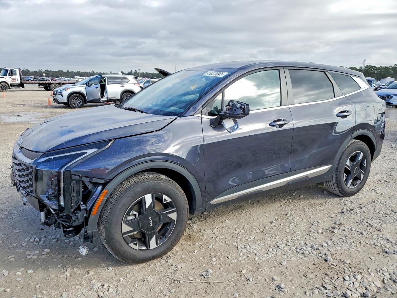 Salvage Kia Sportage Image