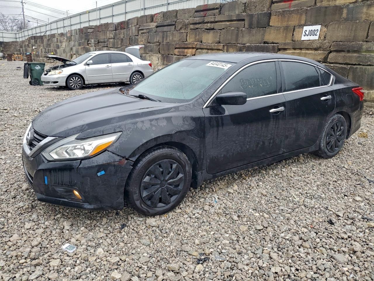 Salvage Nissan Altima Image