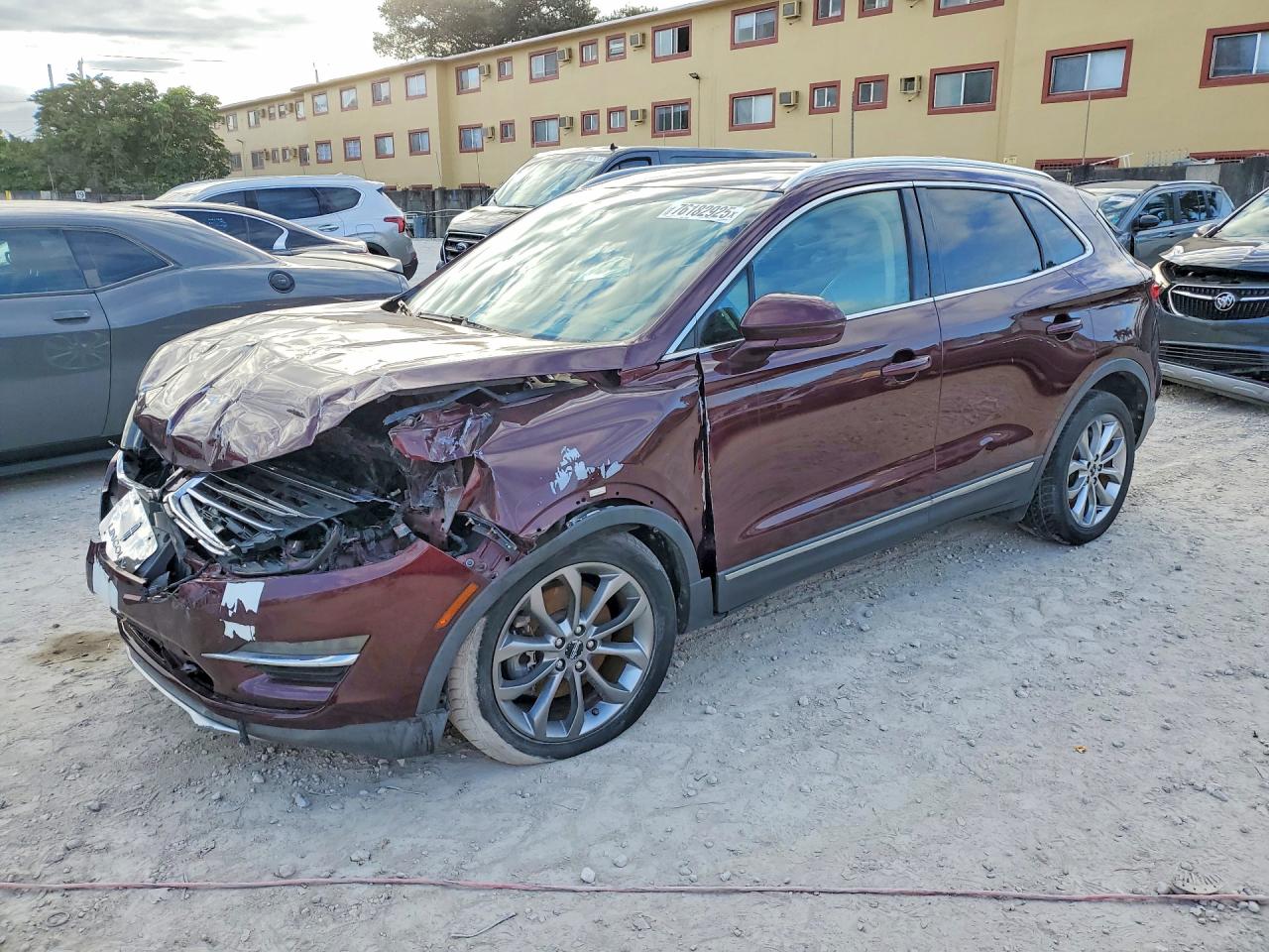 Salvage Lincoln MKC Image