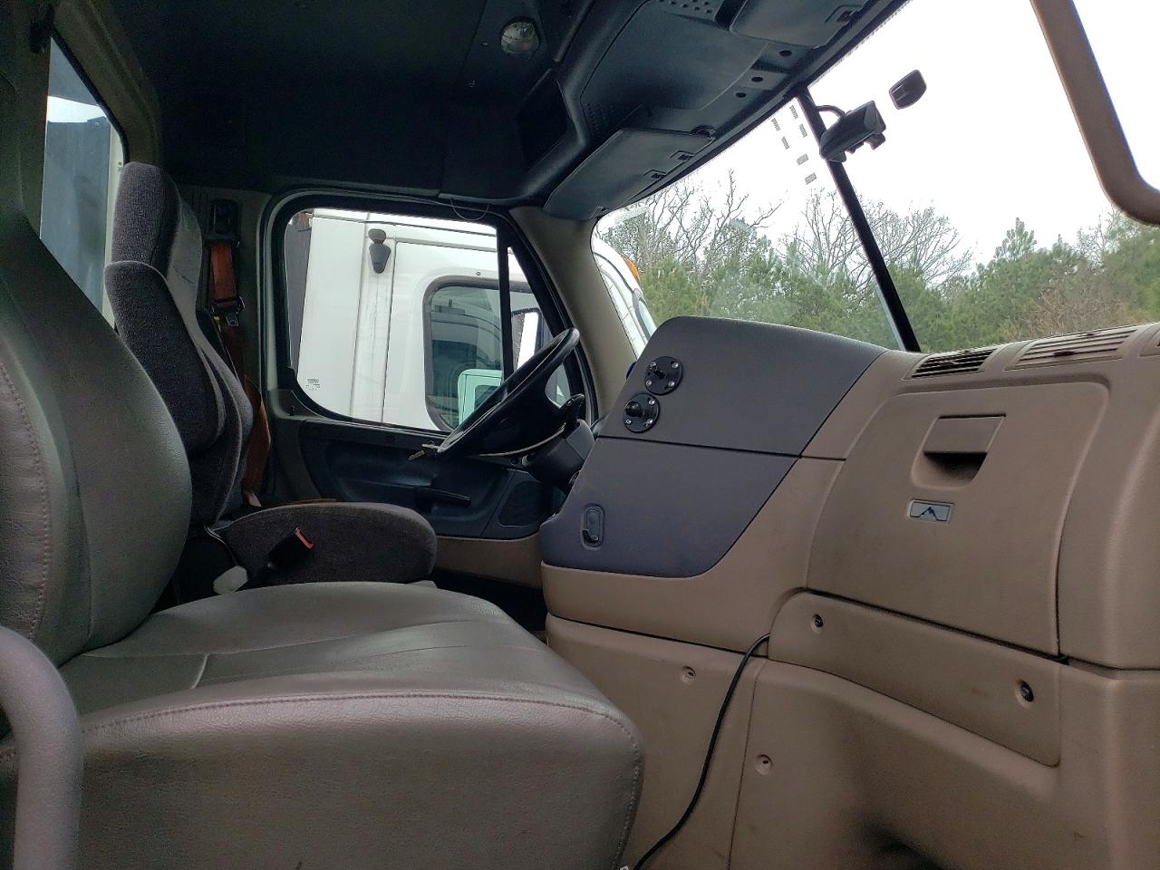 Salvage Freightliner Cascadia 1 Image