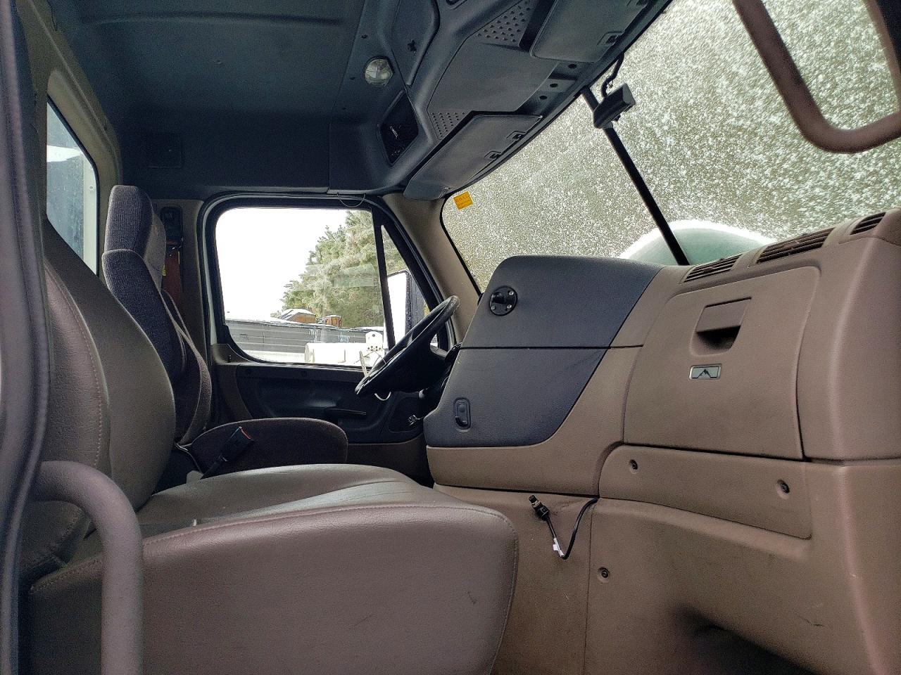 Salvage Freightliner Cascadia 1 Image