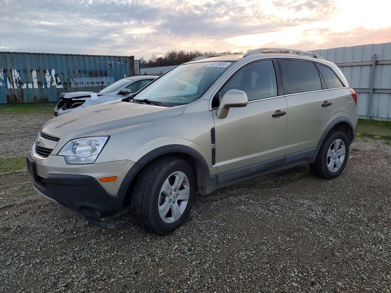 Salvage Chevrolet Captiva Image