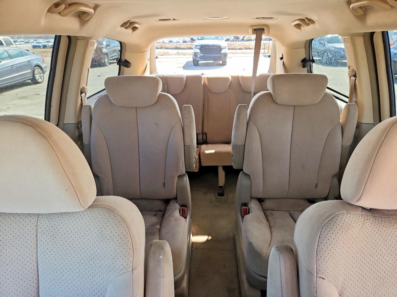 Hyundai Entourage