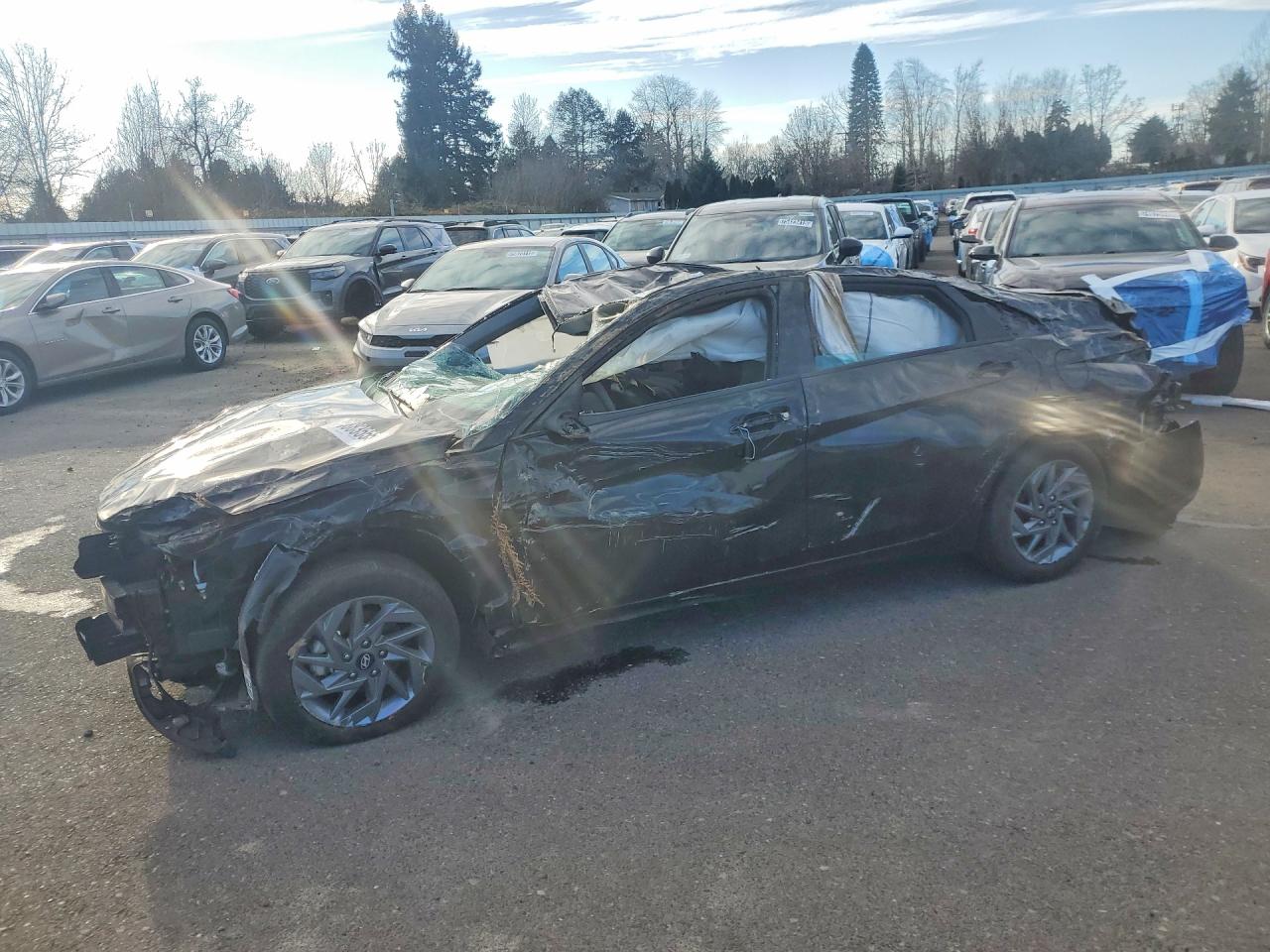 Salvage Hyundai ELANTRA Image