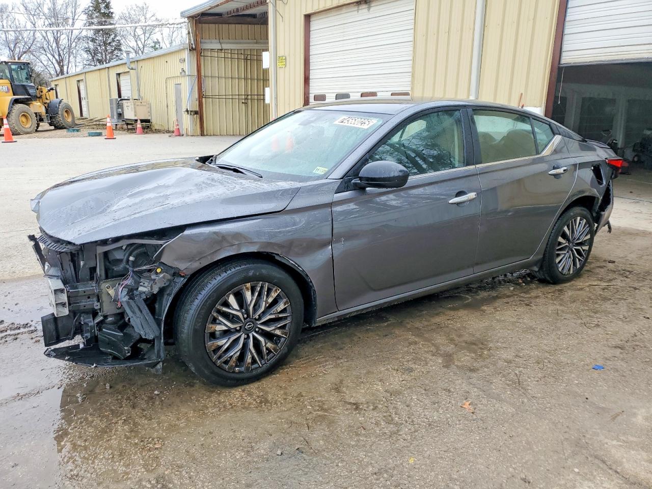 Salvage Nissan Altima Image