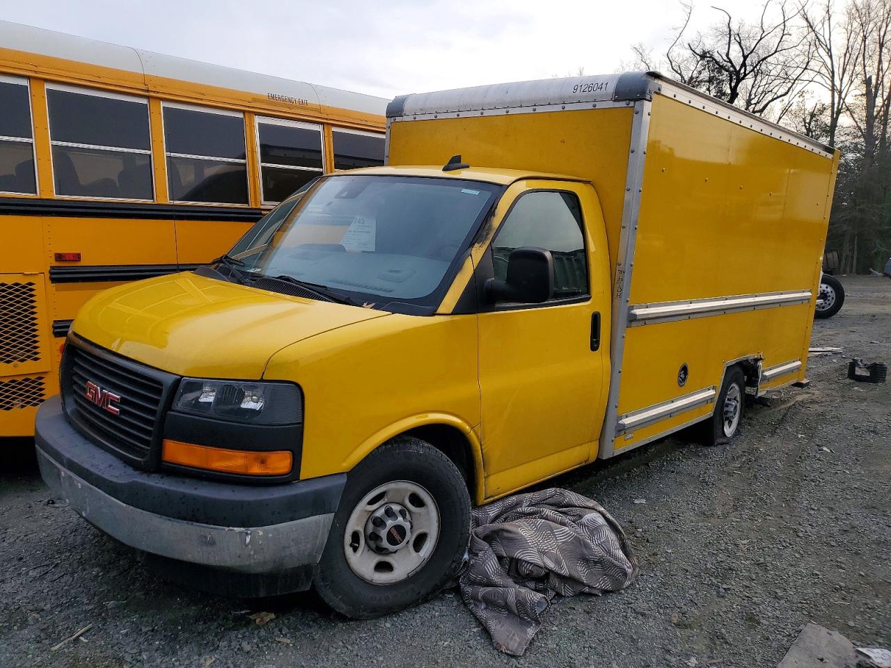 Salvage GMC Savana Image