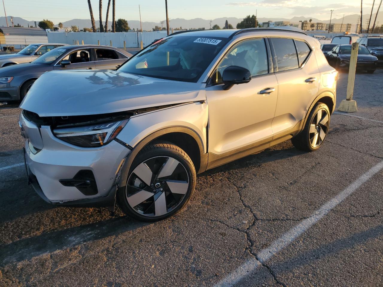 Salvage Volvo XC40 Image