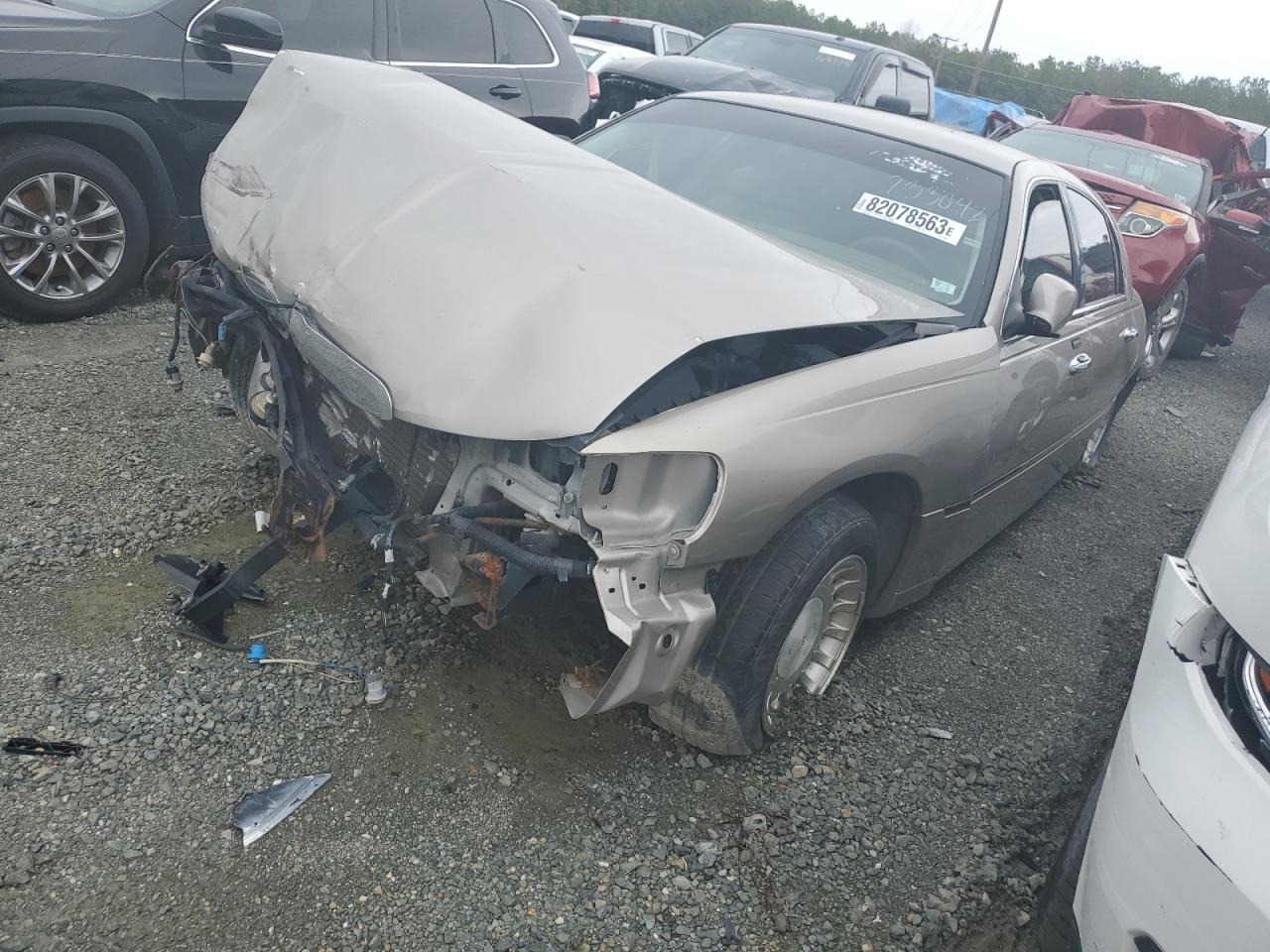 Salvage Lincoln Towncar Image