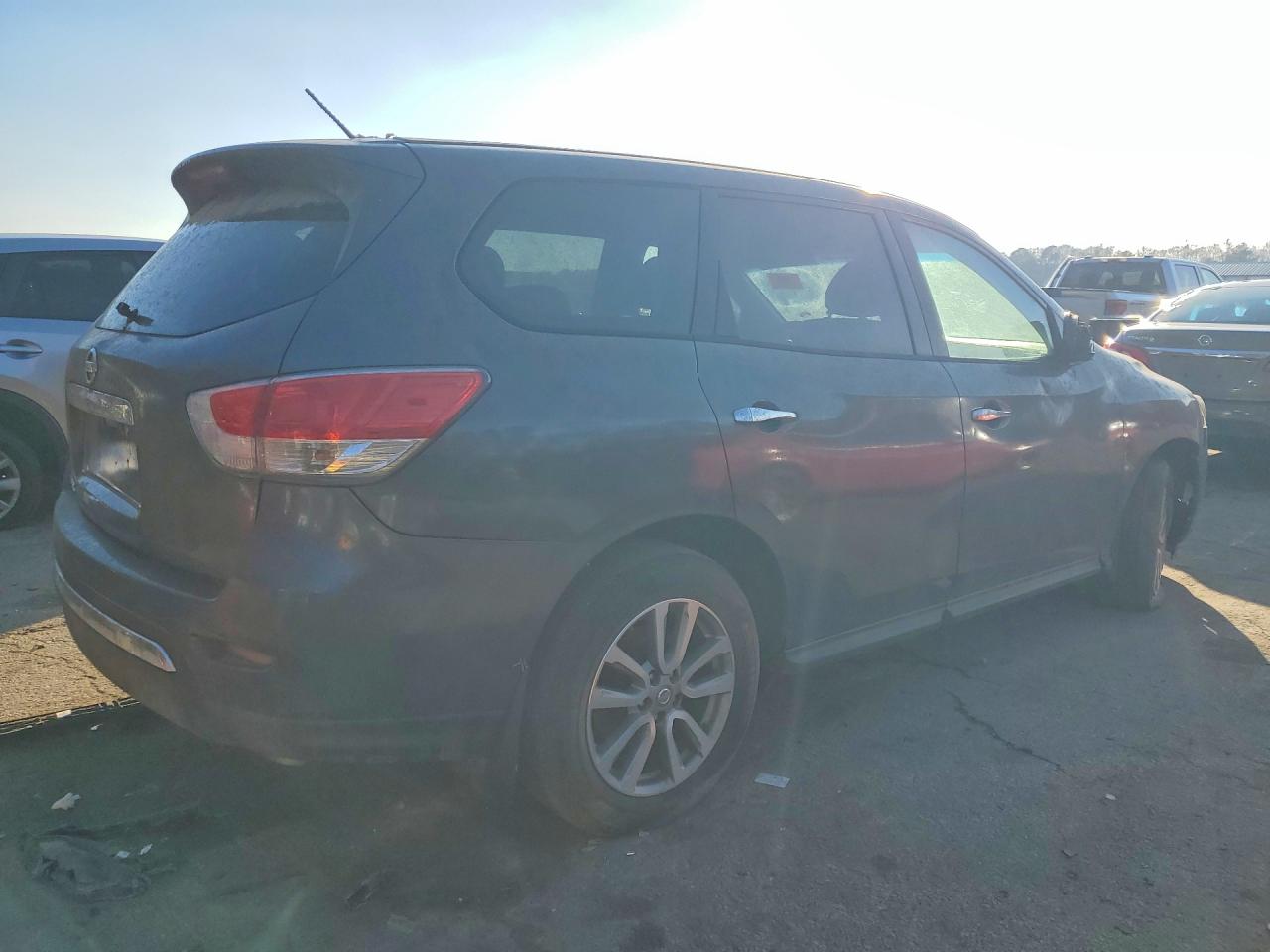 Nissan Pathfinder S