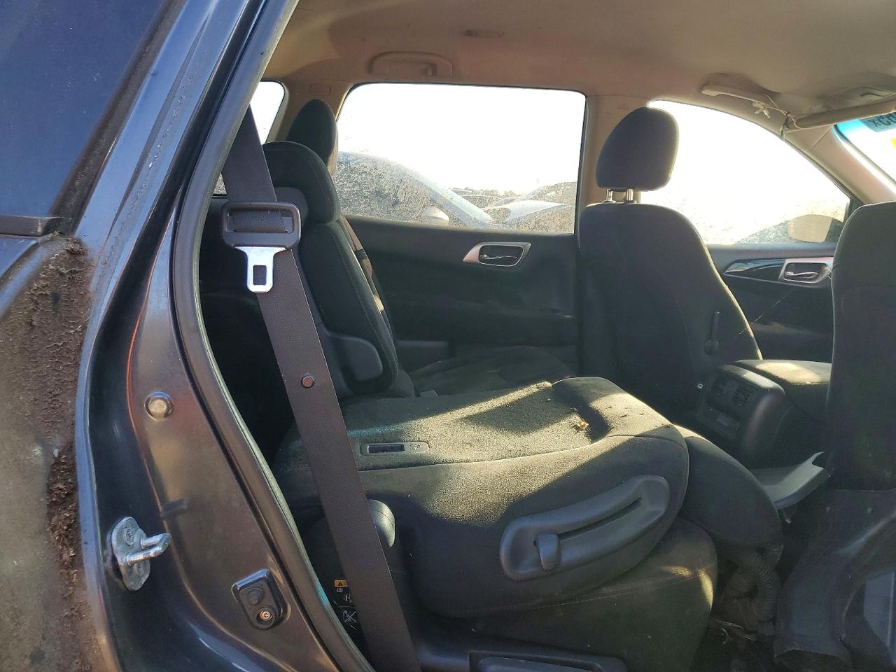 Nissan Pathfinder S