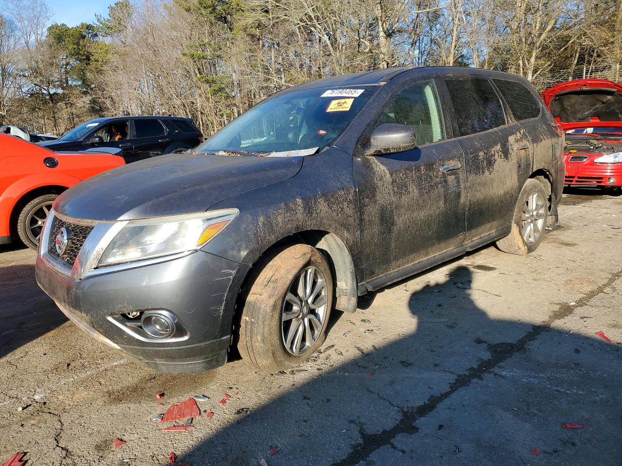 Salvage Nissan Pathfinder Image