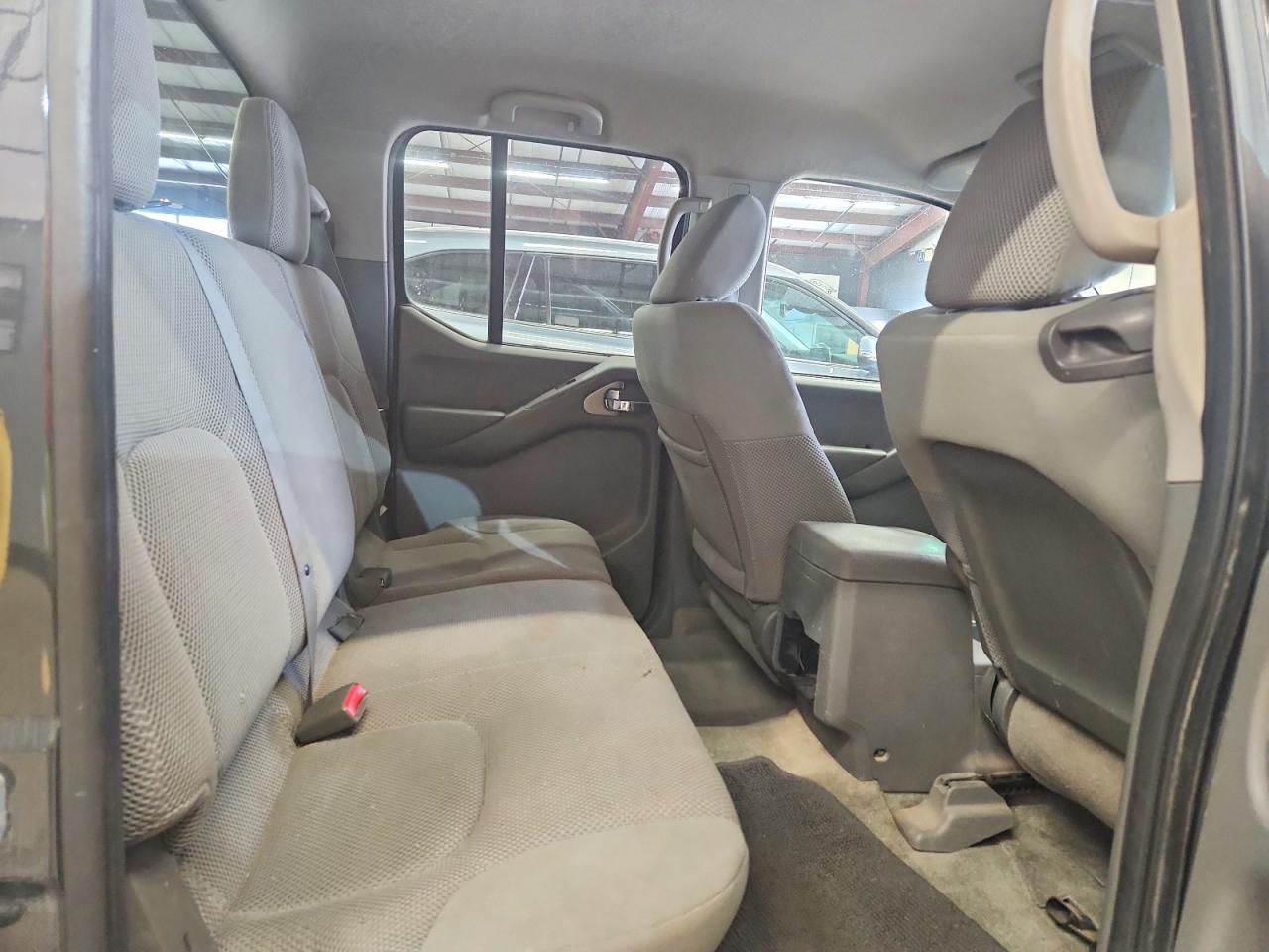 Nissan Frontier Sv