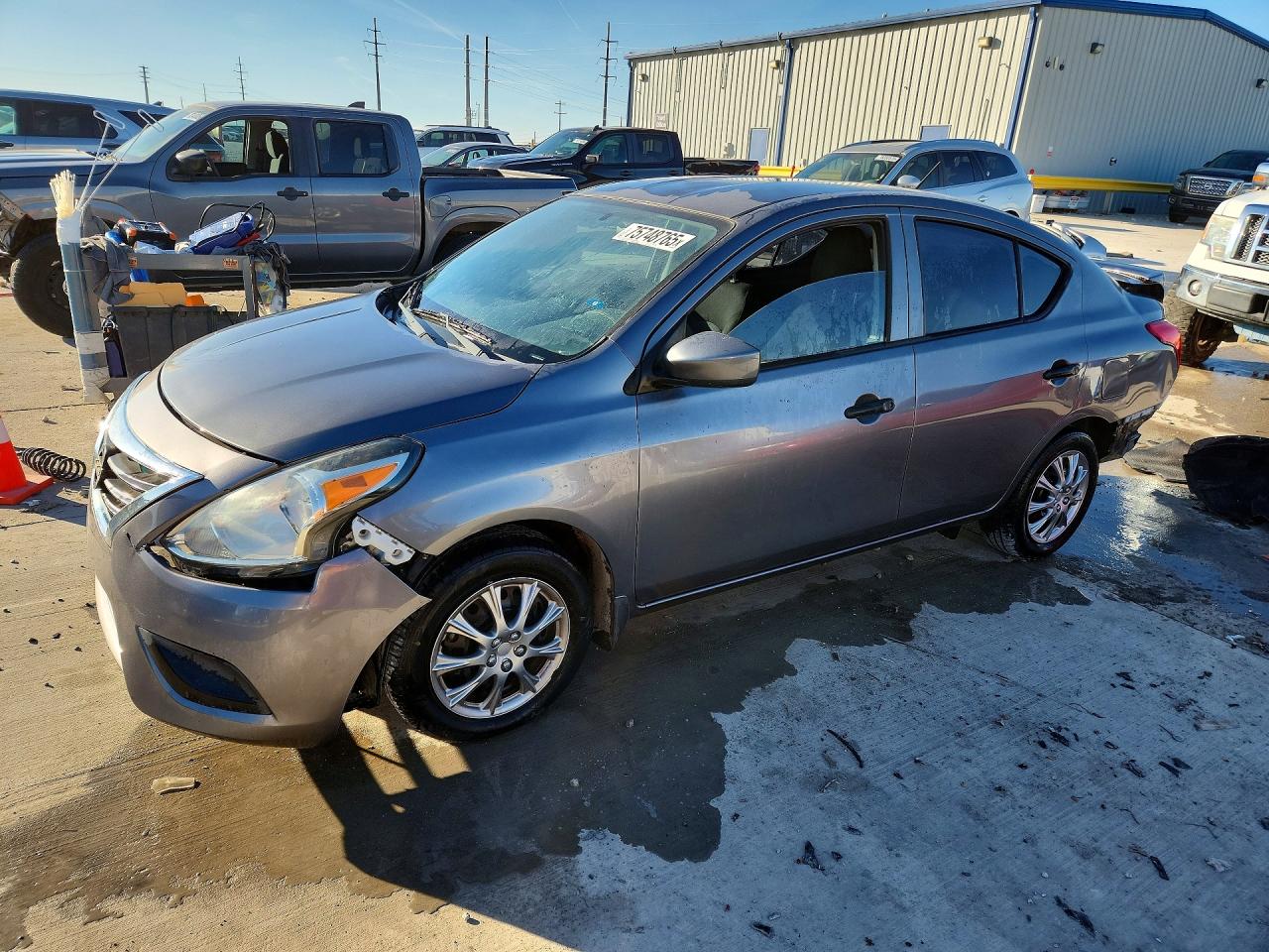Salvage Nissan Versa Image