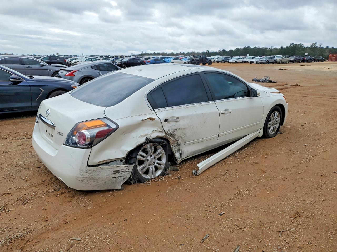 Nissan Altima Base