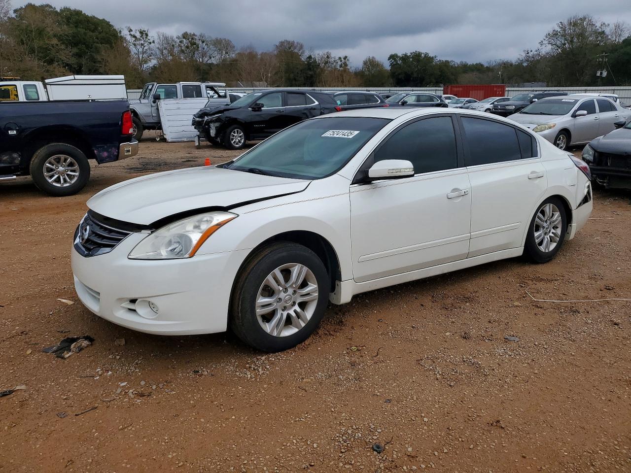 Salvage Nissan Altima Image
