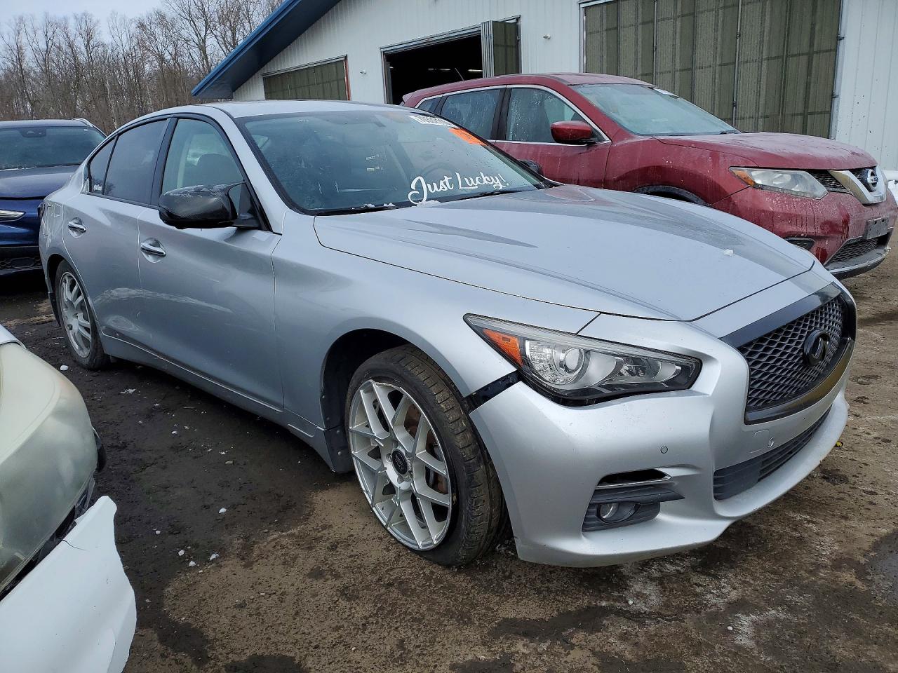 INFINITI Q50 Premium