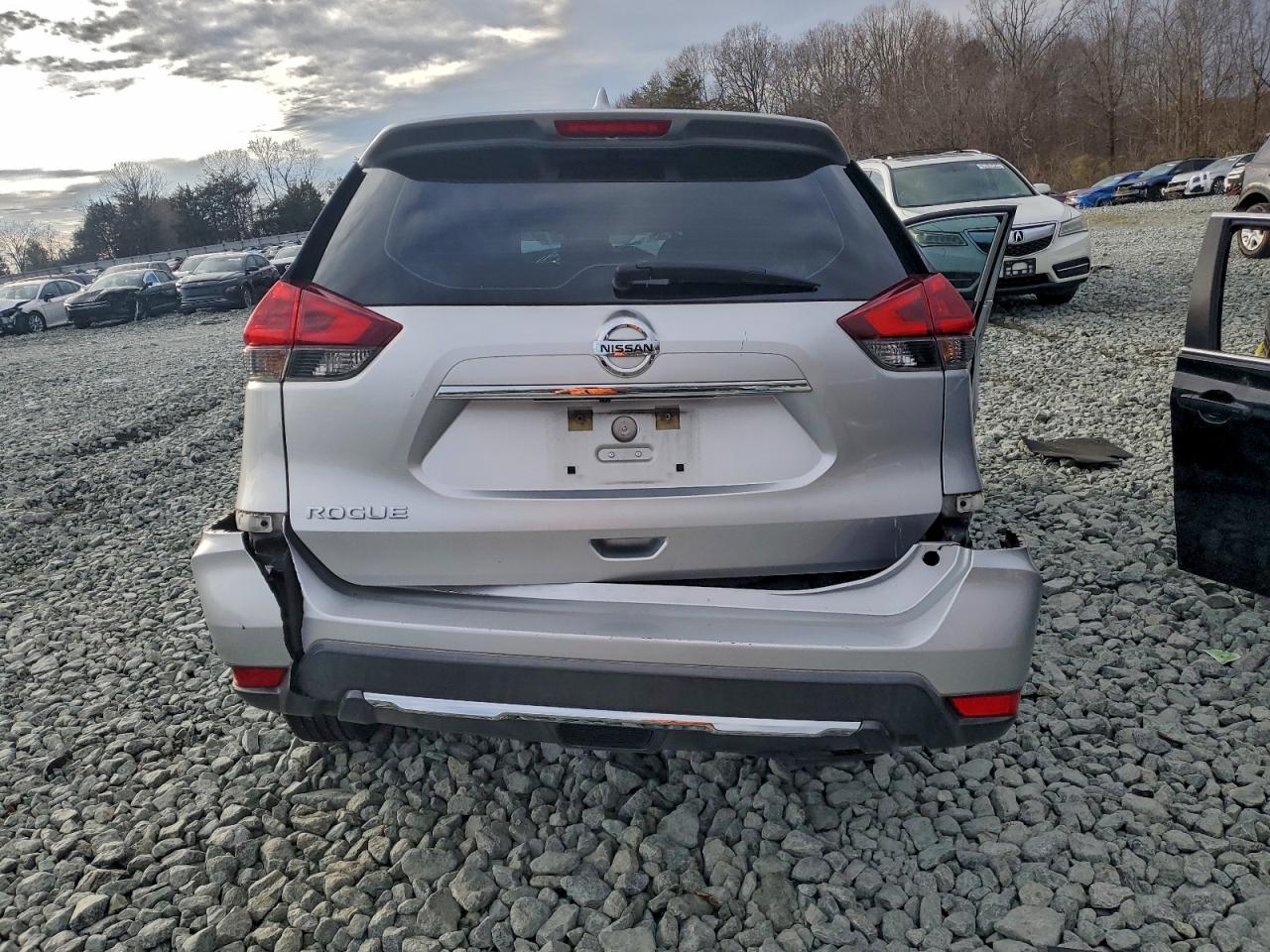 Nissan Rogue S