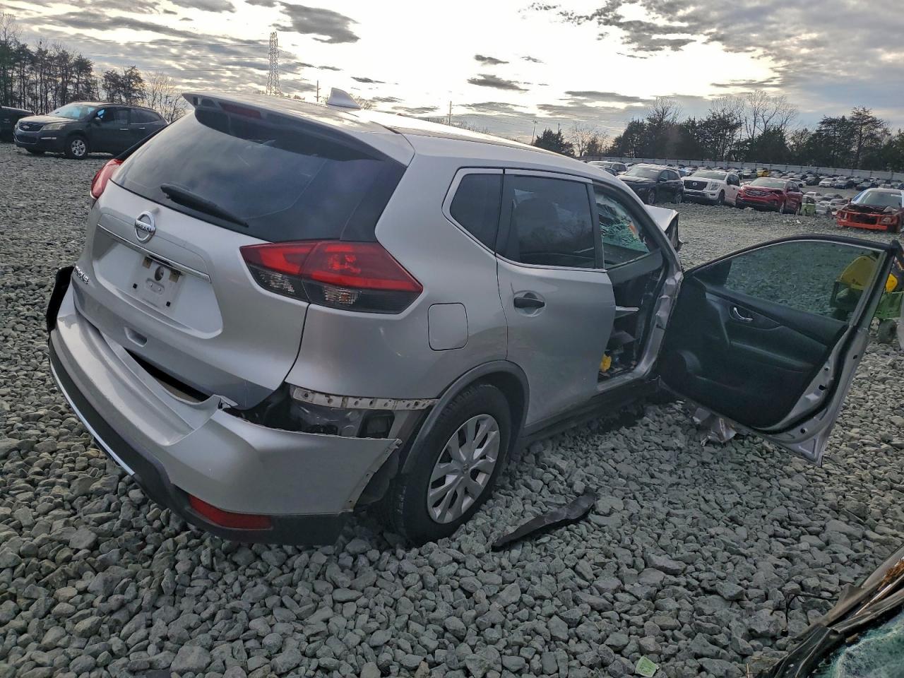 Nissan Rogue S
