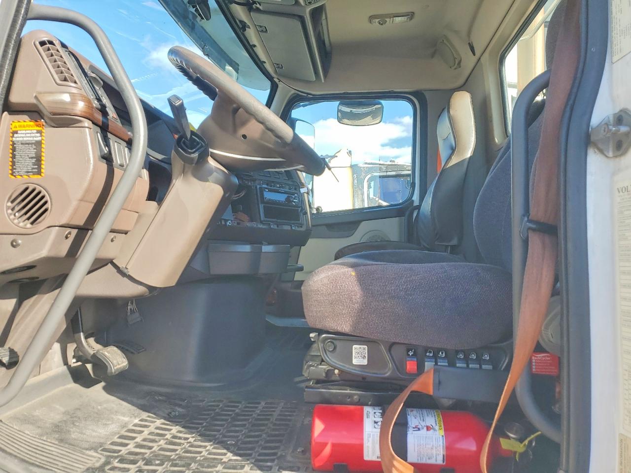 Salvage Volvo Vn Image