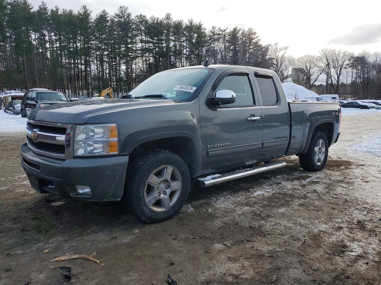 Salvage Chevrolet Silverado Image