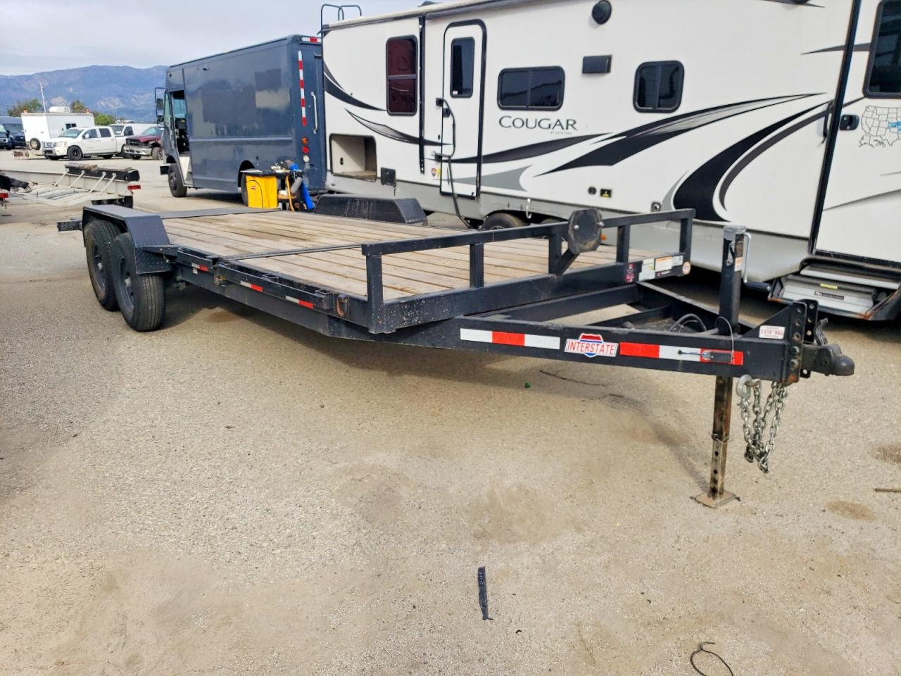 Salvage Interstate Trailer Image