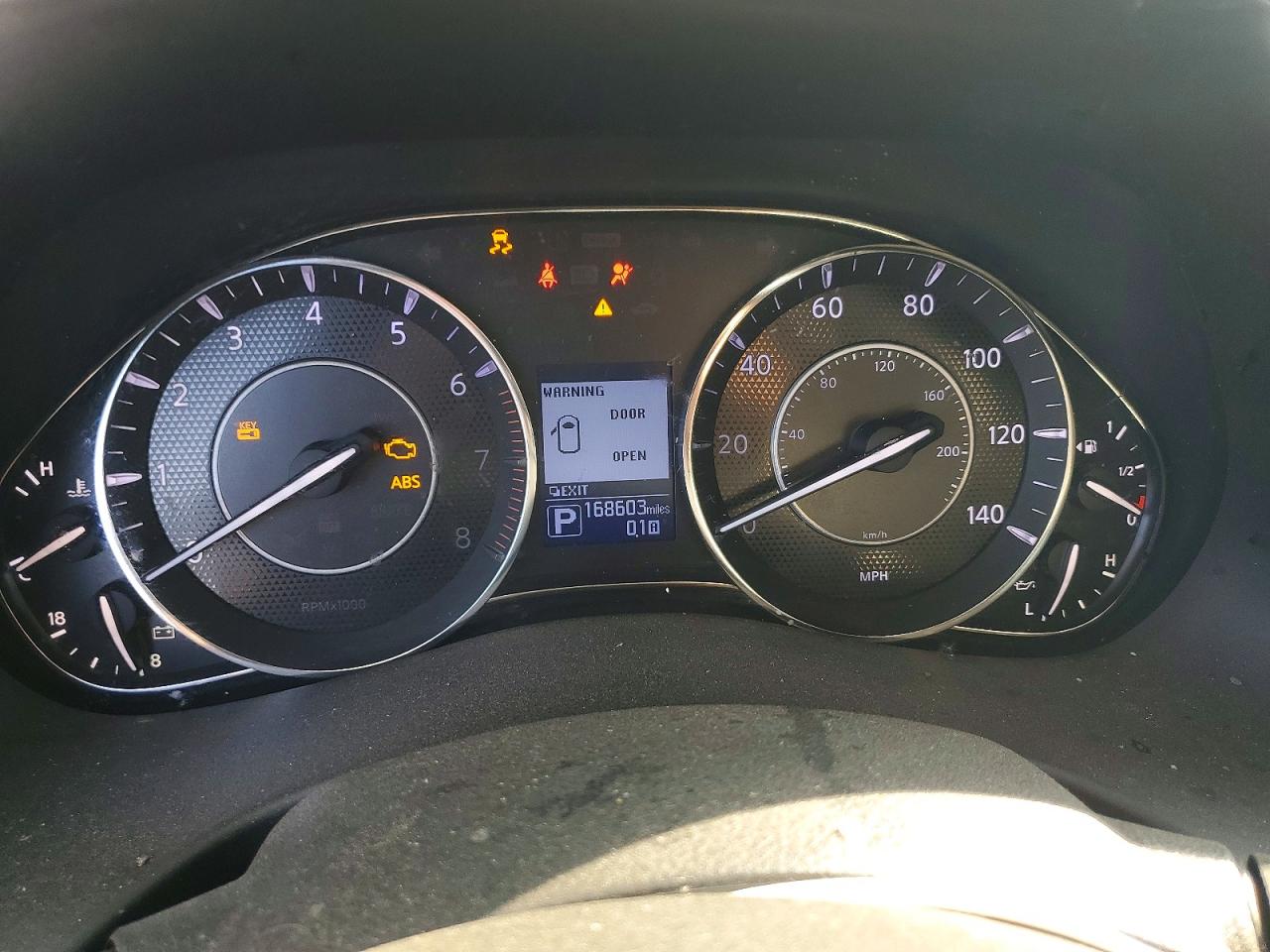 Nissan Armada Sv