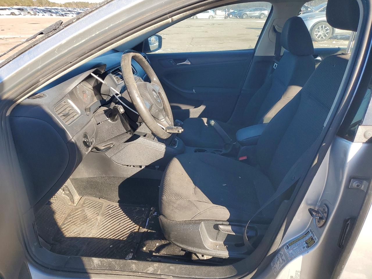 Volkswagen Jetta Base