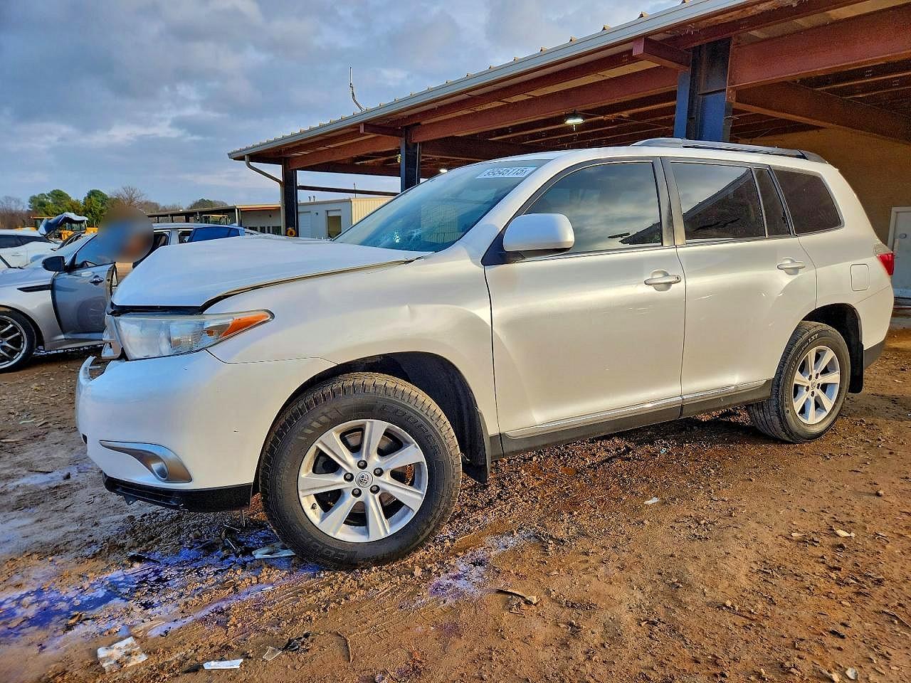 Salvage Toyota Highlander Image