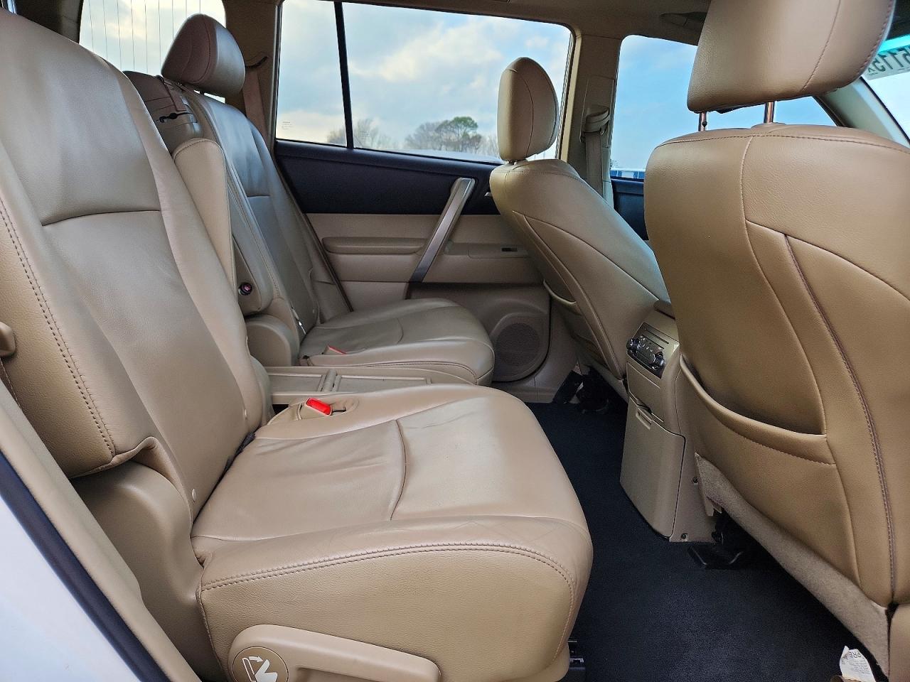 Toyota Highlander Base