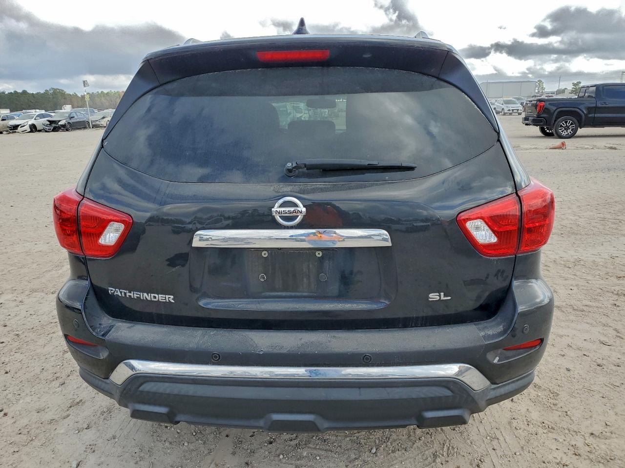 Nissan Pathfinder S
