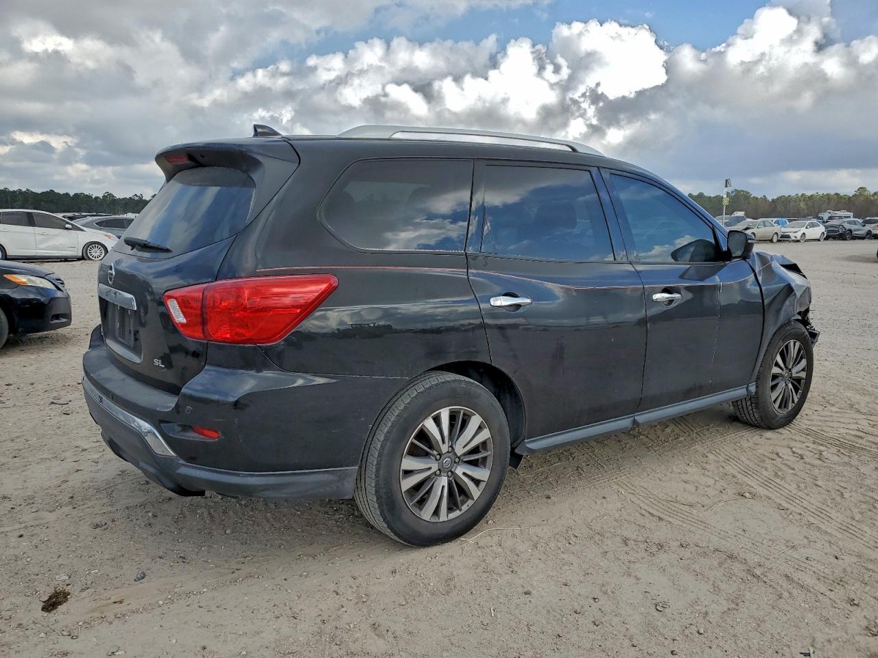 Nissan Pathfinder S