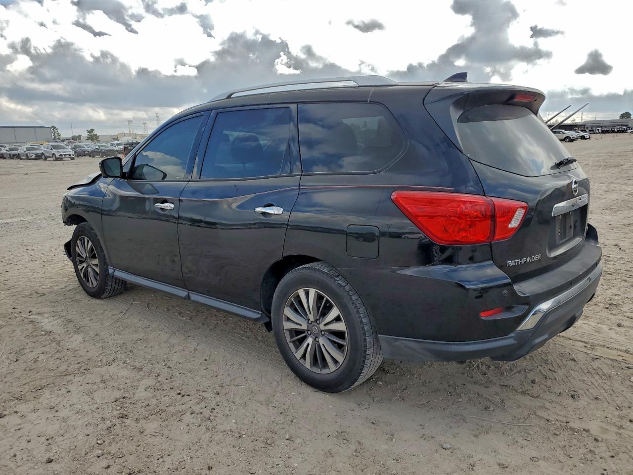Nissan Pathfinder S