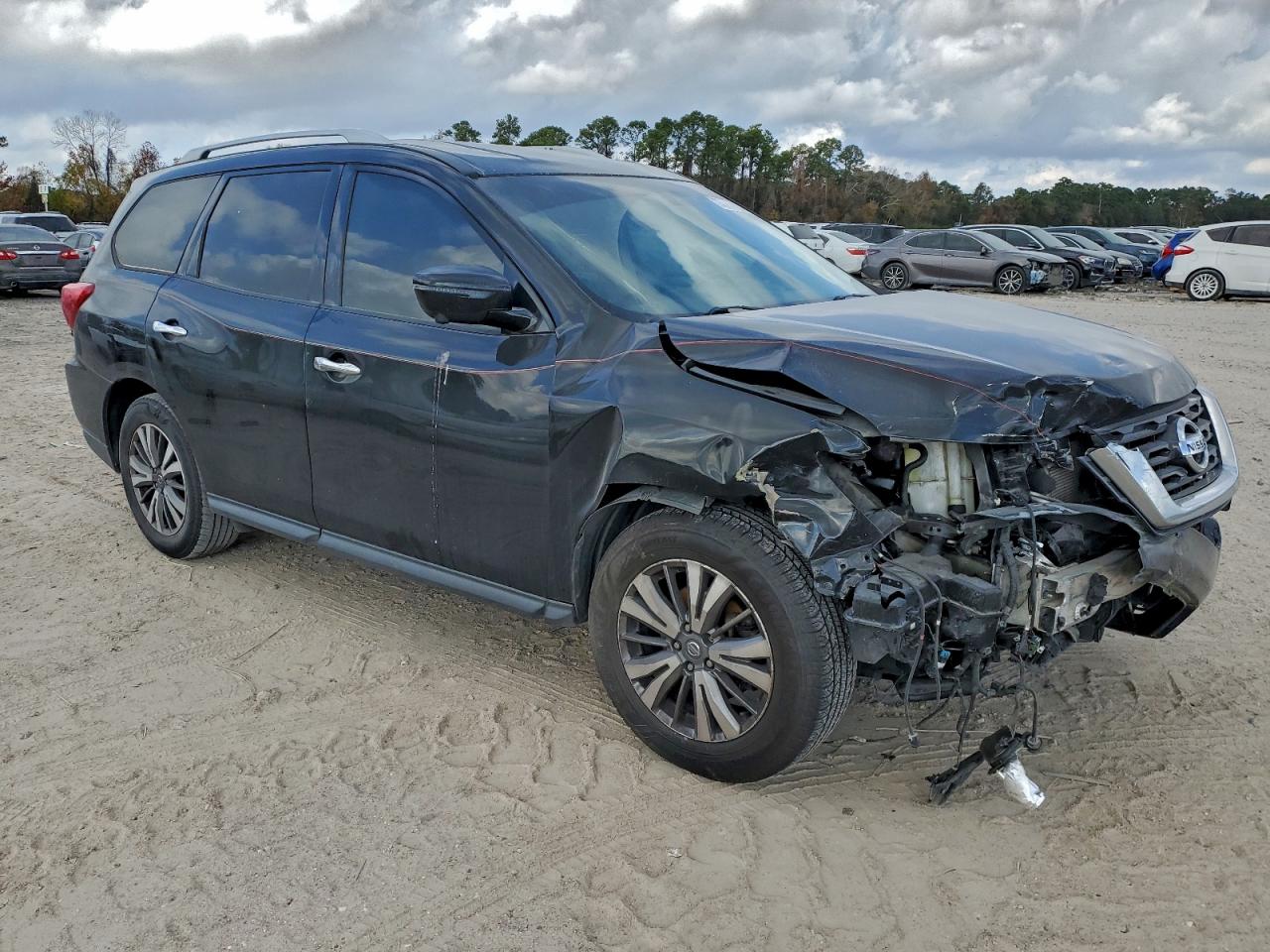 Nissan Pathfinder S