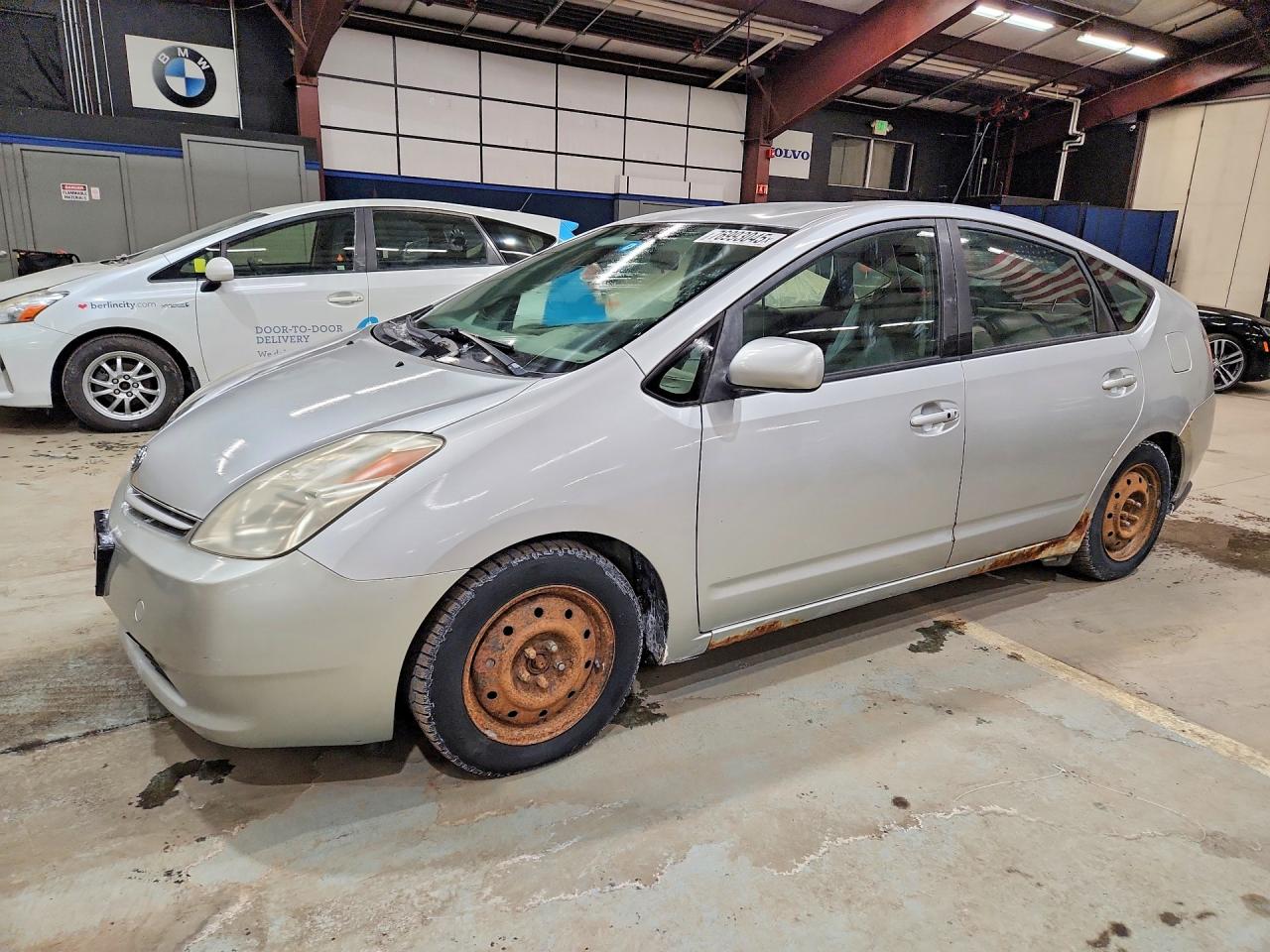 Salvage Toyota Prius Image
