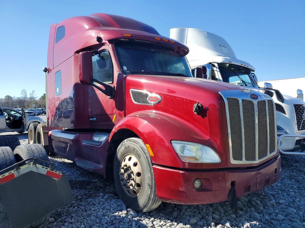 Salvage Peterbilt 579 Image